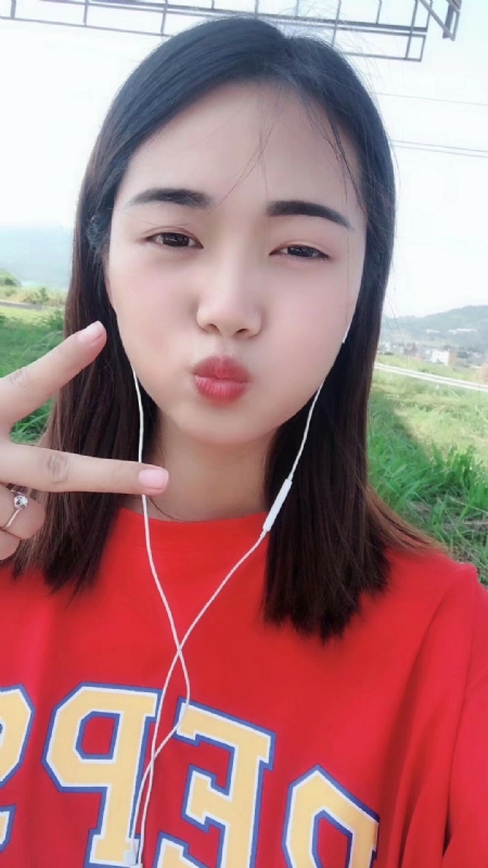 深拥必定温暖的第一张照片--惠州相亲服务中心