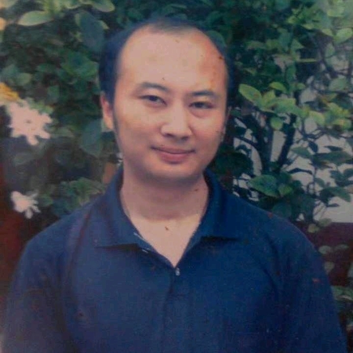 石峰里的生命的第一张照片--惠州相亲服务中心