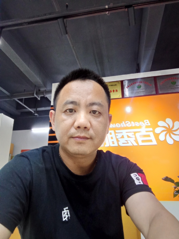开心就好的第一张照片--惠州相亲服务中心