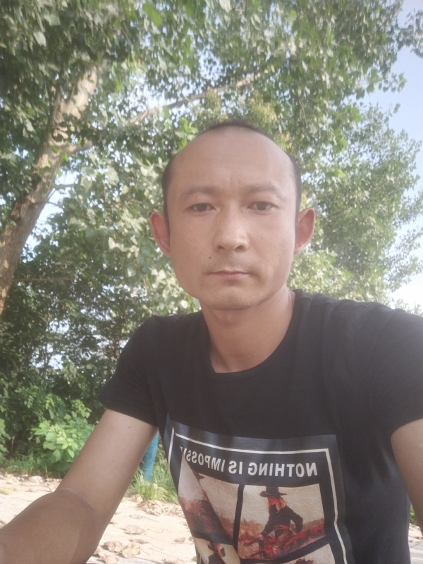 80大叔的第二张照片--惠州相亲服务中心