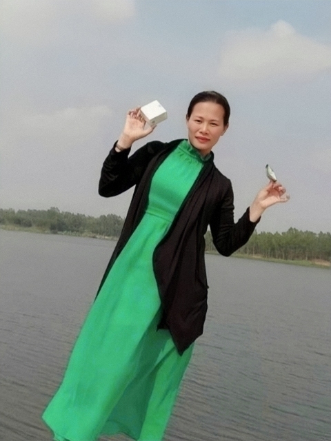 李梅的第三张照片--惠州相亲服务中心