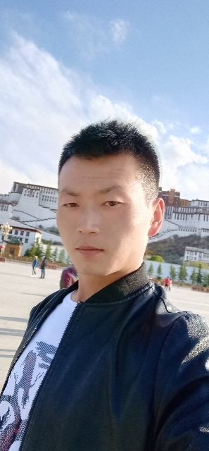 阳光下的小草的第二张照片--惠州相亲服务中心