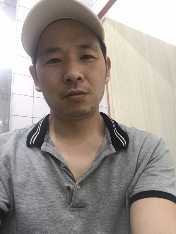 老何的第一张照片--惠州相亲服务中心