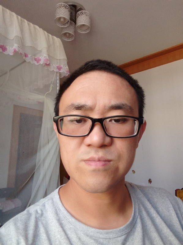 小涨常鸿的第一张照片--惠州相亲服务中心