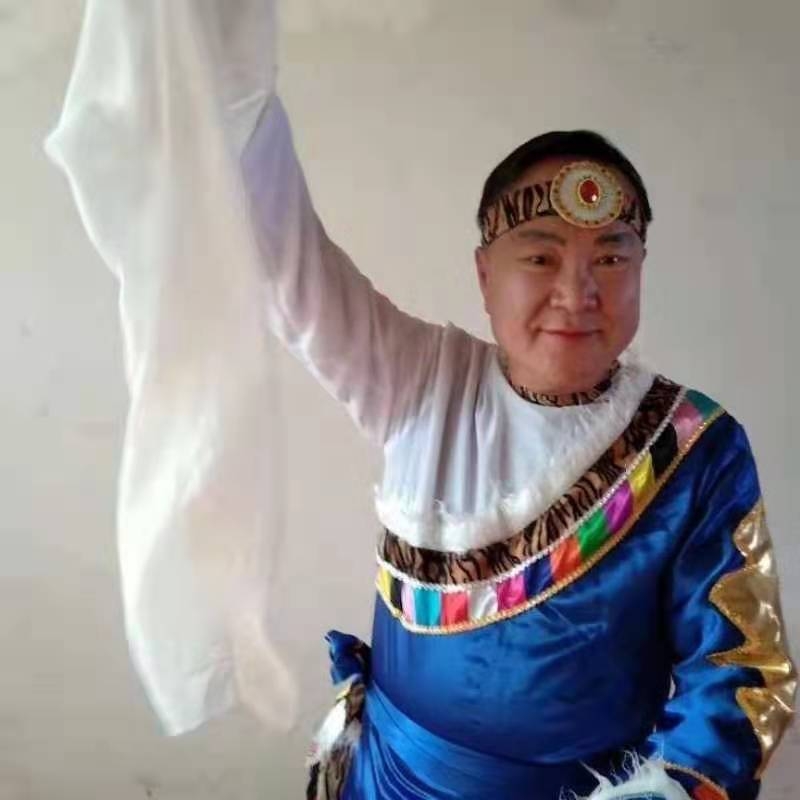 走在冷风中的第一张照片--惠州相亲服务中心