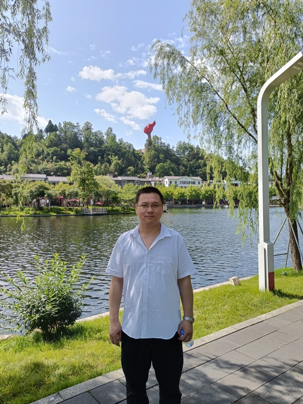 风雨相伴的第一张照片--惠州相亲服务中心