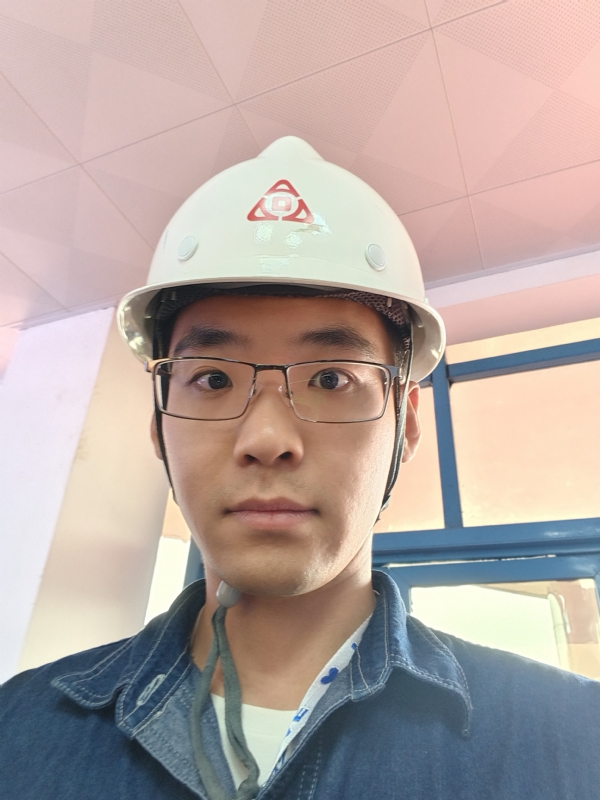 何鹏宇的第二张照片--惠州相亲服务中心