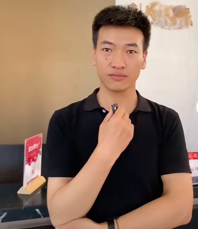 一杯梁白开的第一张照片--惠州相亲服务中心