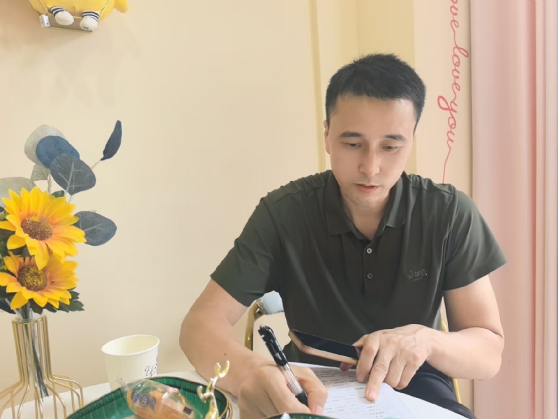 笑看一切的第二张照片--惠州相亲服务中心