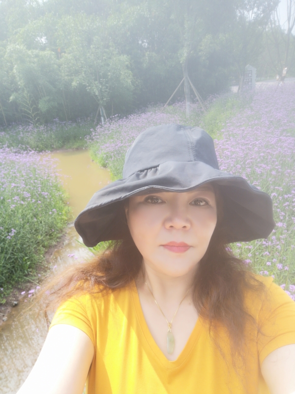 宛霞的第三张照片--惠州相亲服务中心