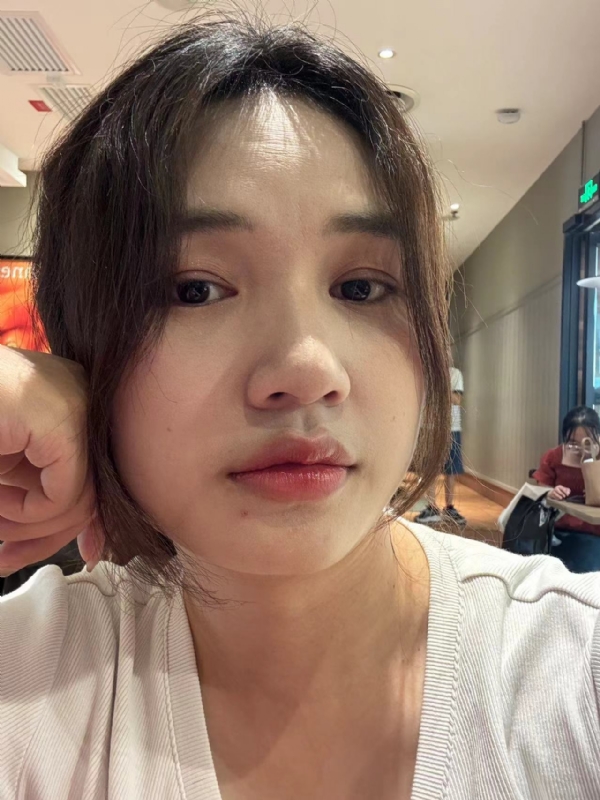 粉墨的第一张照片--惠州相亲服务中心